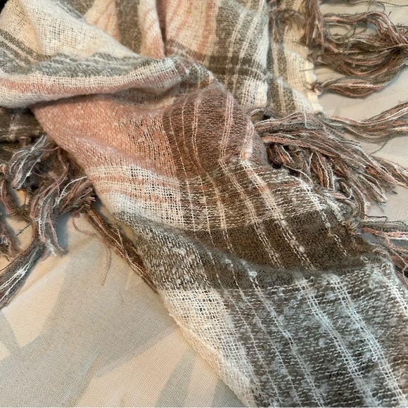 Altar'd State Triangle Shape Oversized Pink White Gray Fringed Scarf Wrap - Picture 9 of 11